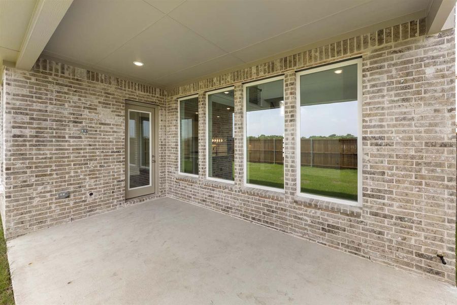 Exterior details and patio area of a home in Nelson Lake, Rockwall (Image 3). Exterior details and patio area of a home in Nelson Lake, Rockwall (Image 3).