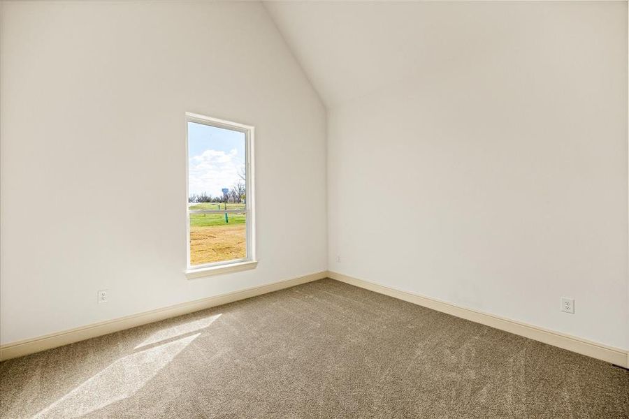 Spacious, unfurnished interior of a new home in Pecan Plantation, Granbury (Image 33).