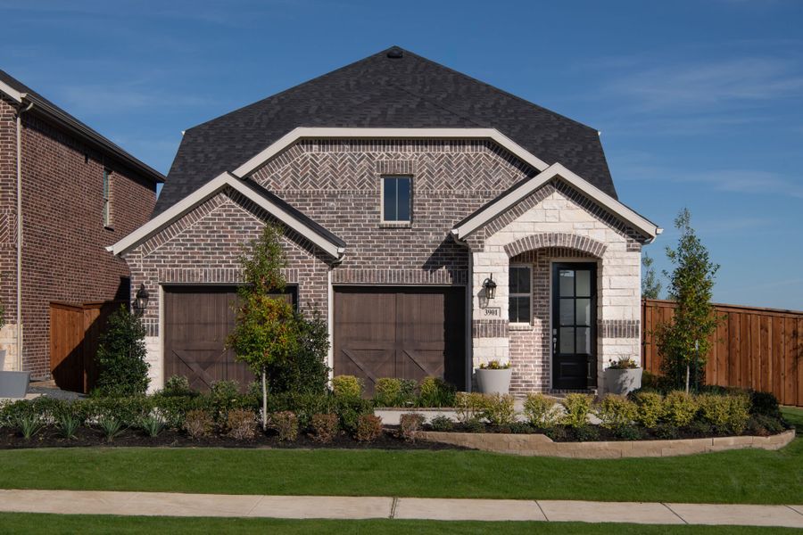 Photo representation of the Linwood model. Colors, finishes and options will vary.