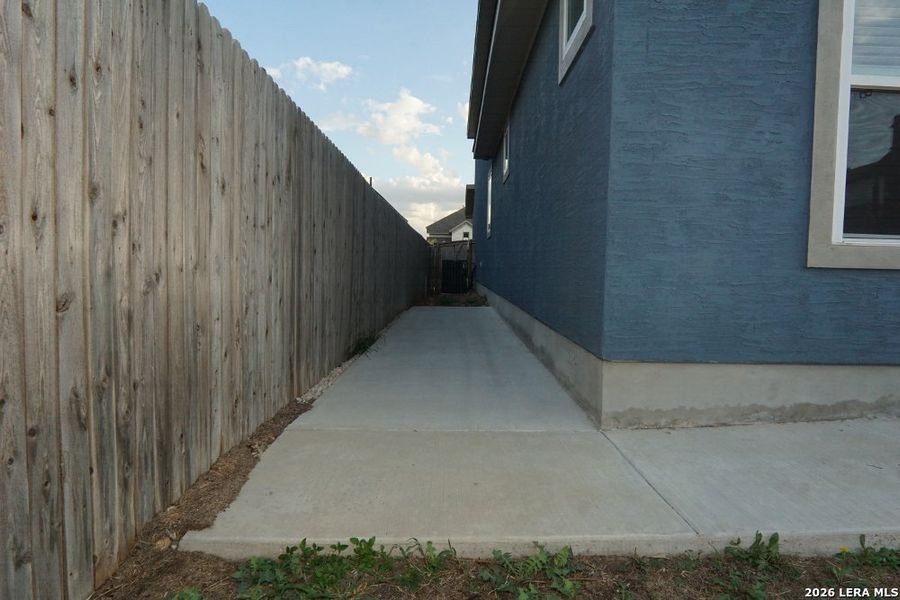 Exterior details and patio area of a home in Ladera - High Point 45', San Antonio (Image 26).