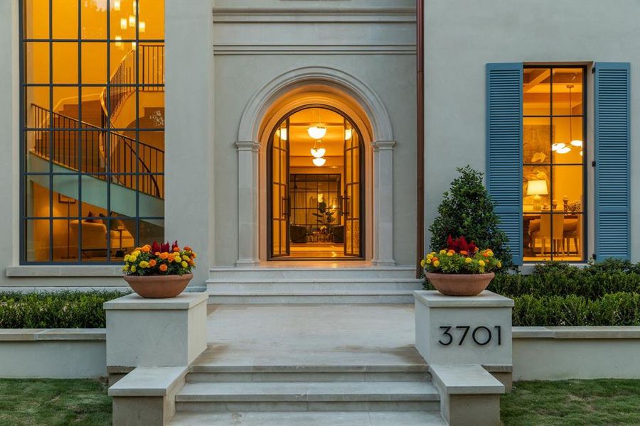 Exterior details and patio area of a home in Highland Park, Highland Park (Image 24).