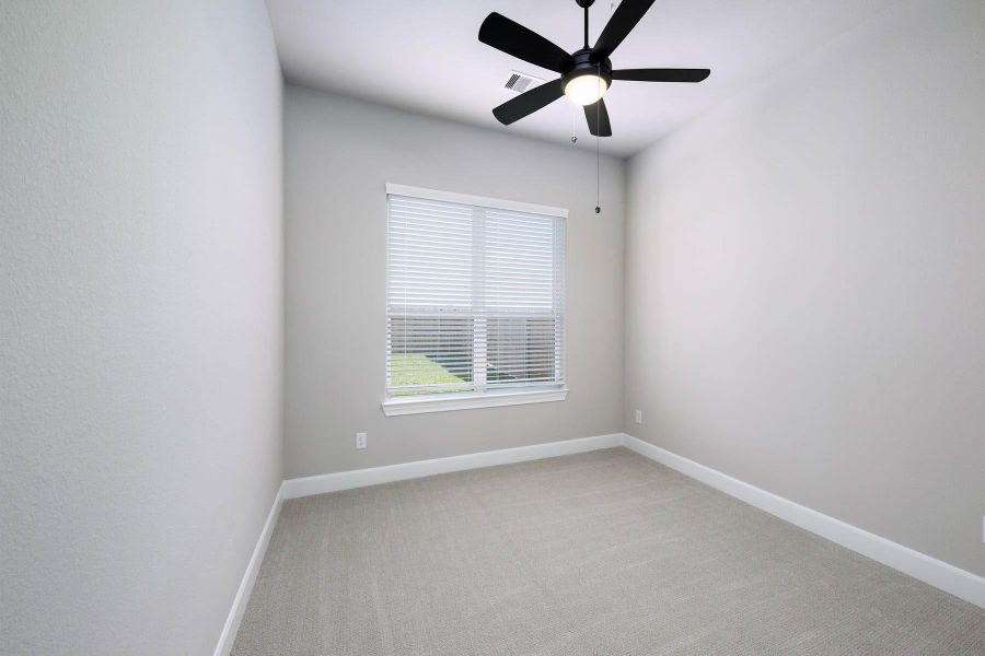 Spacious, unfurnished interior of a new home in , Iowa Colony (Image 13).
