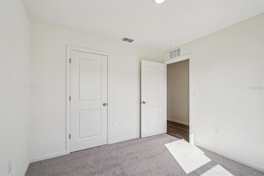 Spacious, unfurnished interior of a new home in Marion Oaks, Ocala (Image 21).