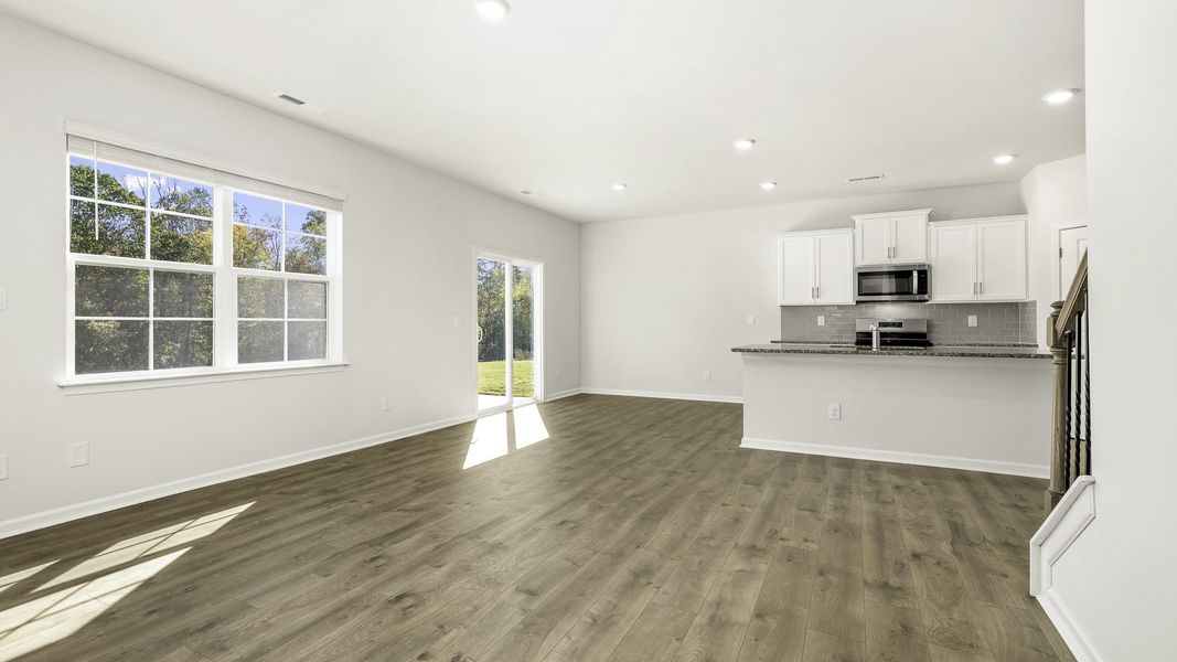 Spacious, unfurnished interior of a new home in Bryson Park, Lexington (Image 13).