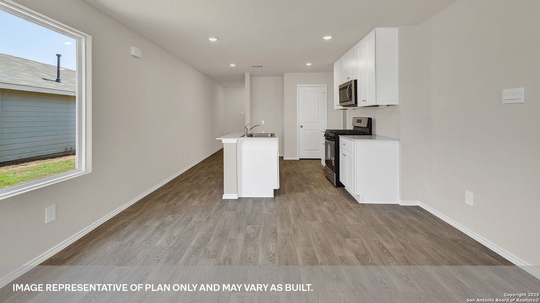 Spacious, unfurnished interior of a new home in Sunset Oaks, Maxwell (Image 10).