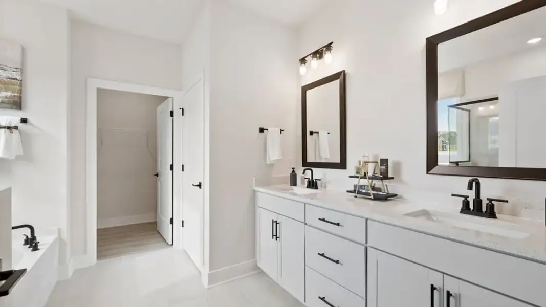 Furnished interior view inside a new home in Cottonwood Ridge, Piedmont (Image 31).