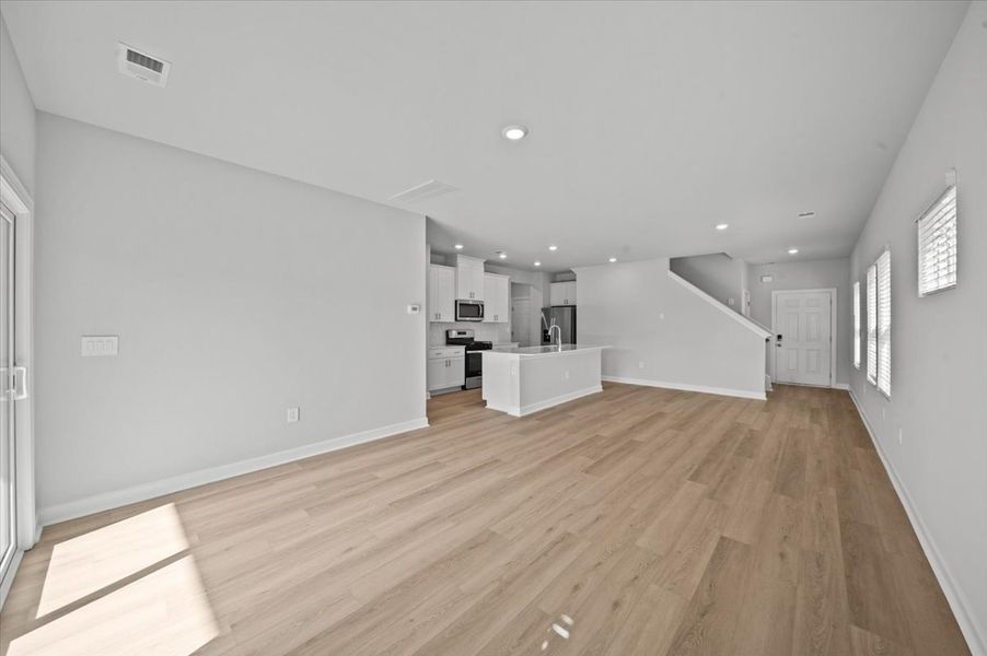 Spacious, unfurnished interior of a new home in Village at White Pine, Pendleton (Image 16).