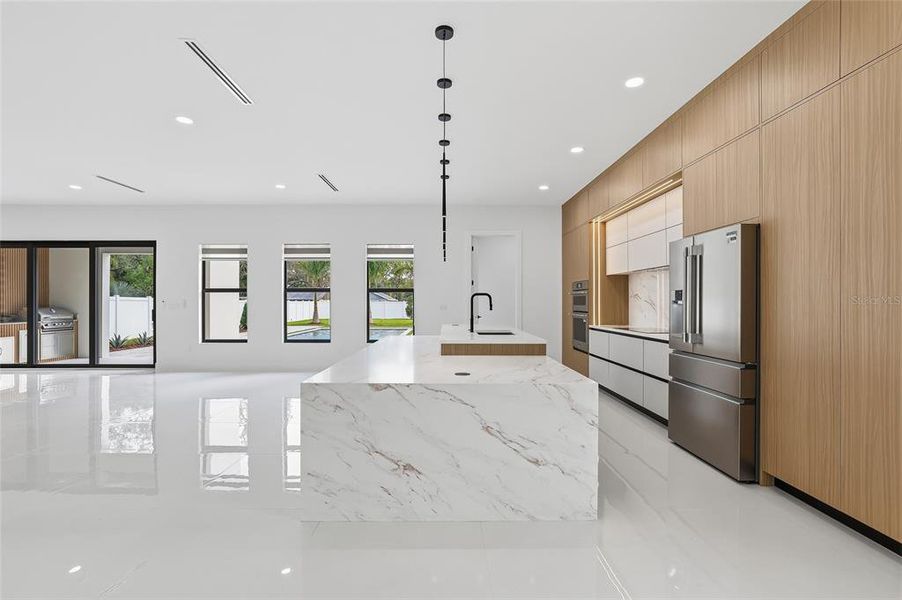 Spacious, unfurnished interior of a new home in , Tampa (Image 53).