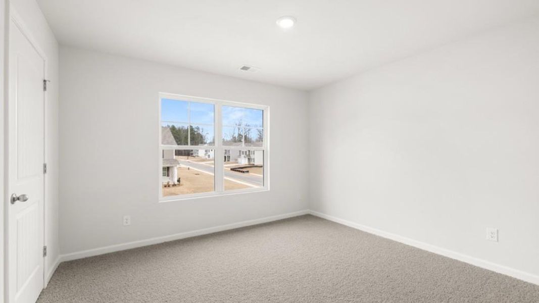 Spacious, unfurnished interior of a new home in Thompson Ridge, Dallas (Image 15).