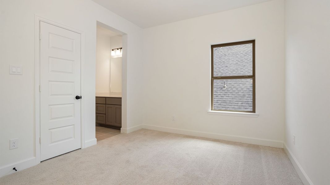 Spacious, unfurnished interior of a new home in Grange, Katy (Image 15).