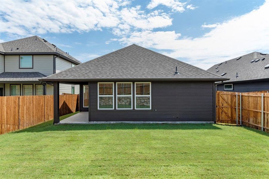 1640 Meadow Crest - Back