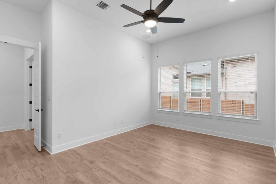 Spacious, unfurnished interior of a new home in Broken Oak, Georgetown (Image 20).