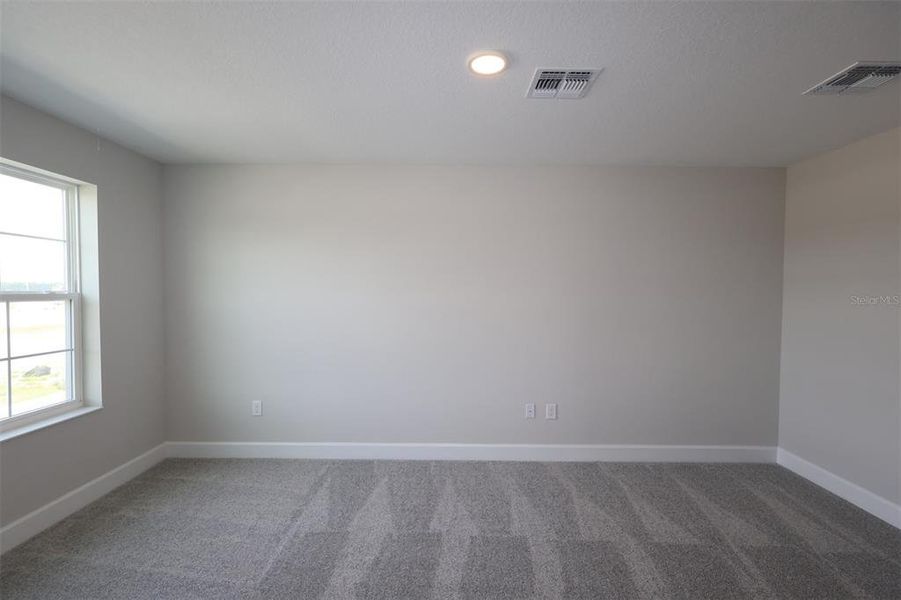 Spacious, unfurnished interior of a new home in Center Lake on the Park, St. Cloud (Image 10).