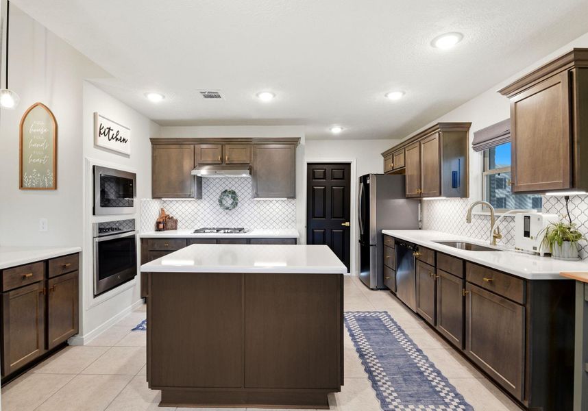 Furnished interior view inside a new home in Pedregal, Dickinson (Image 43).