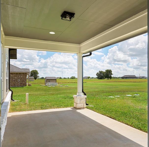 Exterior details and patio area of a home in , Angleton (Image 4).