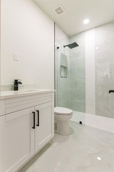 Furnished interior view inside a new home in , Lehigh Acres (Image 9).