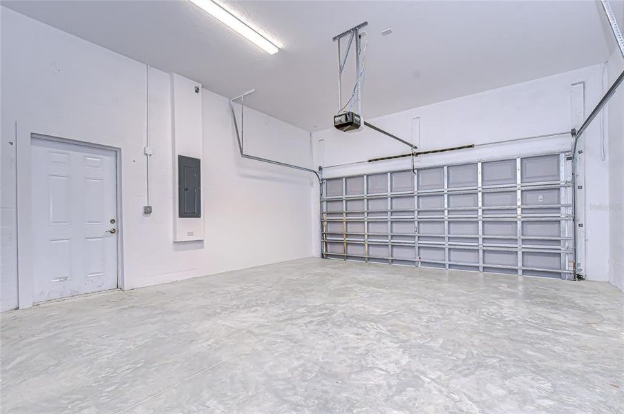 Spacious, unfurnished interior of a new home in , Pinellas Park (Image 33). Spacious, unfurnished interior of a new home in , Pinellas Park (Image 33).