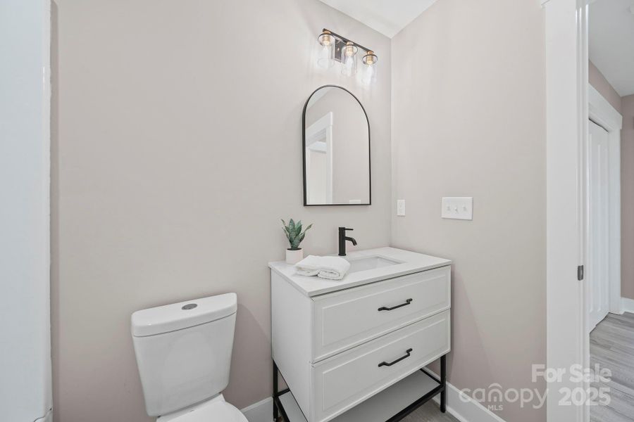 Furnished interior view inside a new home in , Peachland (Image 17).