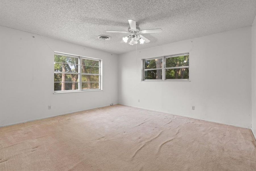 Spacious, unfurnished interior of a new home in , Alvarado (Image 26).