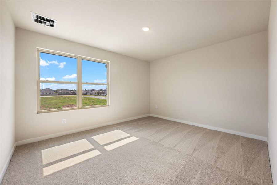 Spacious, unfurnished interior of a new home in Rolling Glen, Hutto (Image 19).