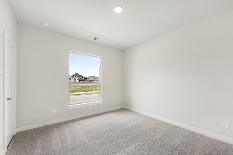 Spacious, unfurnished interior of a new home in Cottonwood Creek, Rowlett (Image 40).