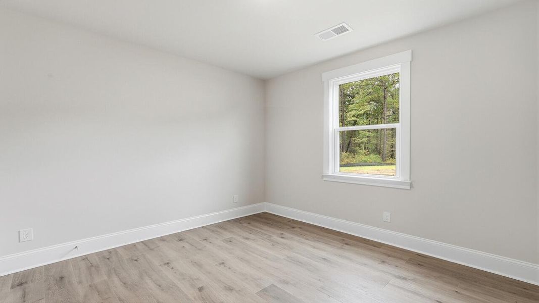 Spacious, unfurnished interior of a new home in Sheep Island, Summerville (Image 34).