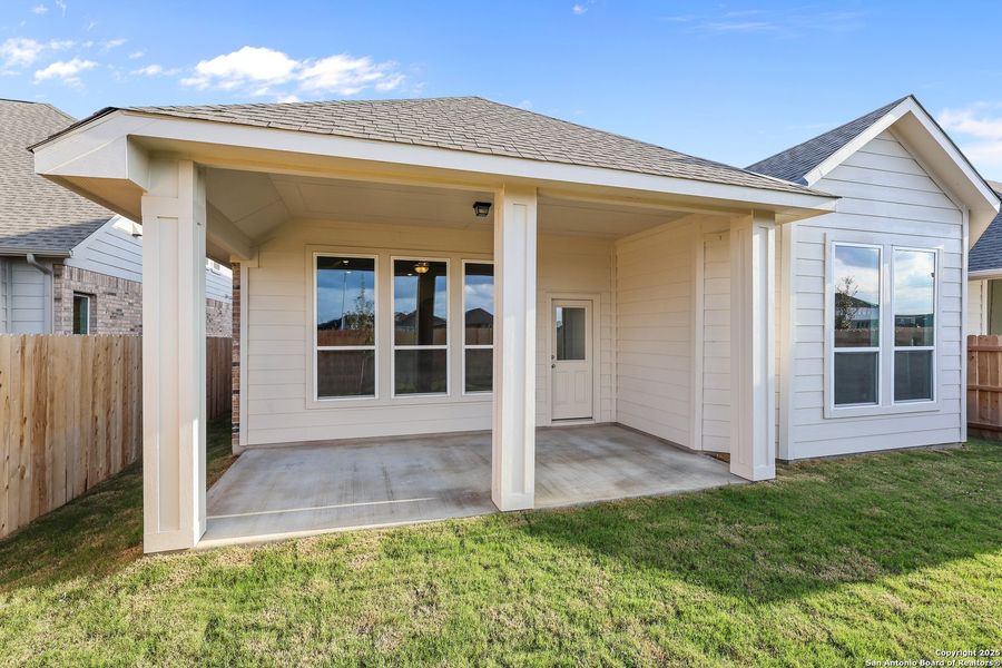 Exterior details and patio area of a home in Sunflower Ridge, New Braunfels (Image 23).