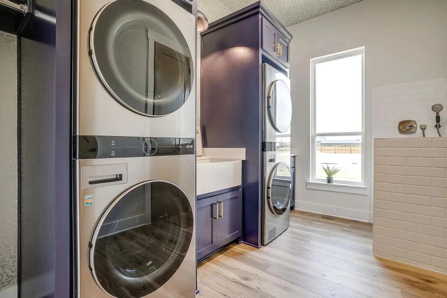 Representative furnished interior of a home built from the The Carley by Elmwood Custom Homes in Byrum Ranch, Maypearl (Image 15).