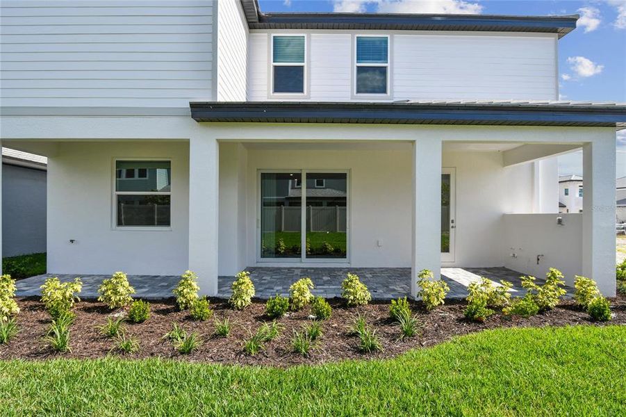 Exterior details and patio area of a home in Hawkstone, Sarasota (Image 4).