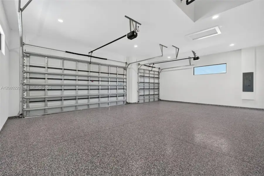 Spacious, unfurnished interior of a new home in , Cape Coral (Image 73). Spacious, unfurnished interior of a new home in , Cape Coral (Image 73).