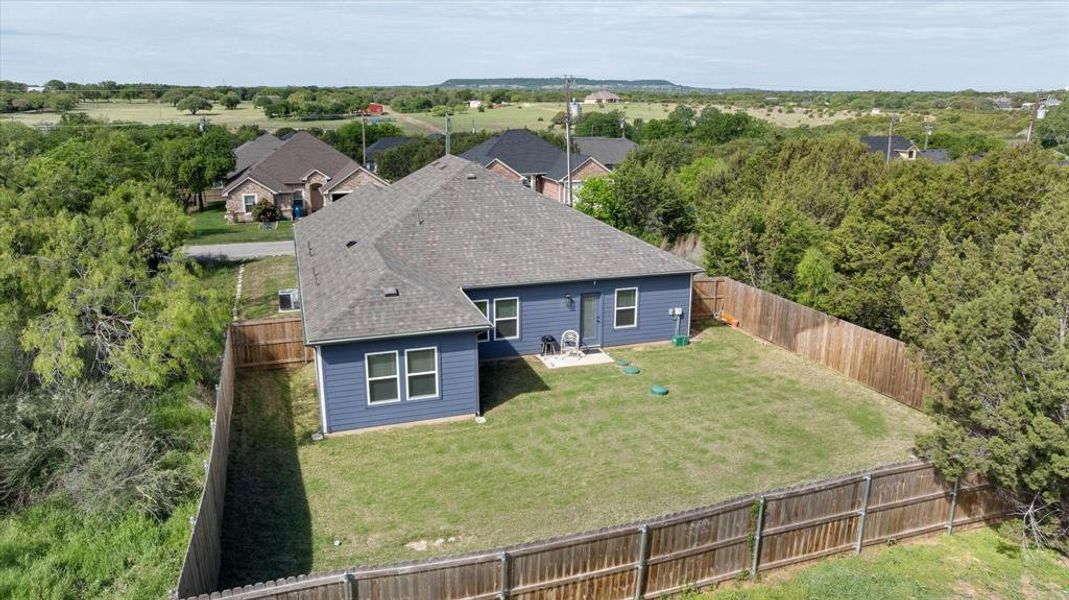 Exterior details and patio area of a home in Canyon Creek, Granbury (Image 23).