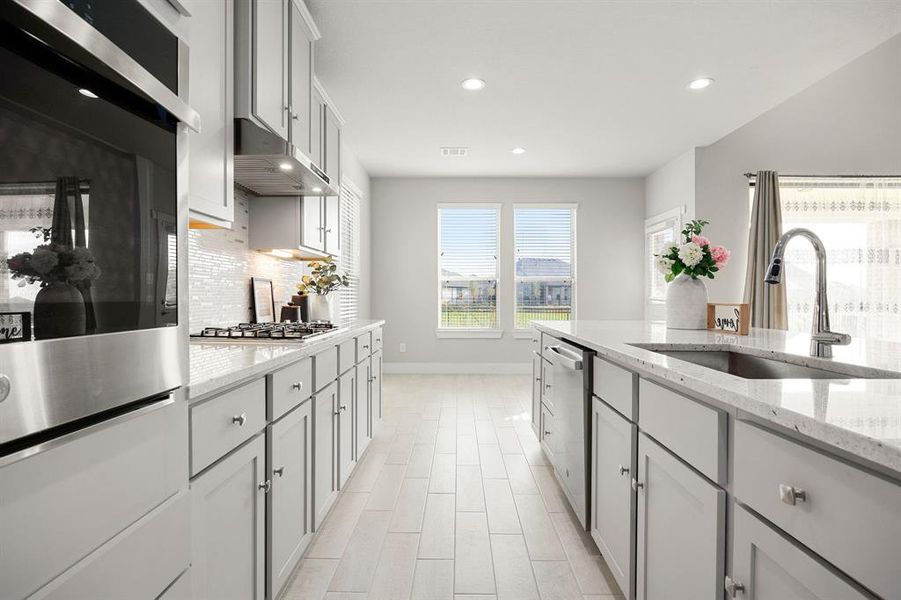 Dream kitchen offers an abundance of space,beautiful views perfect setting for family meals andgatherings