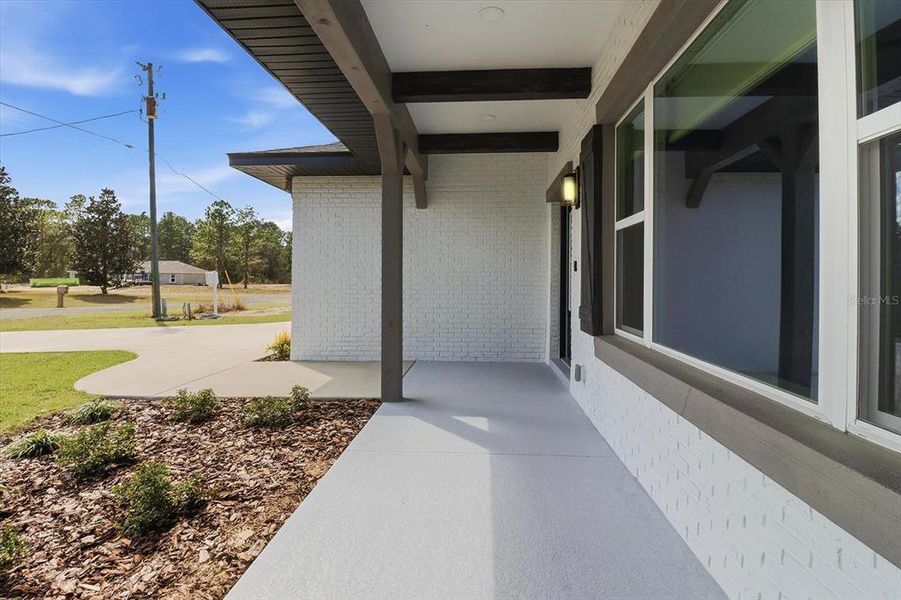 Exterior details and patio area of a home in , Citrus Springs (Image 22).