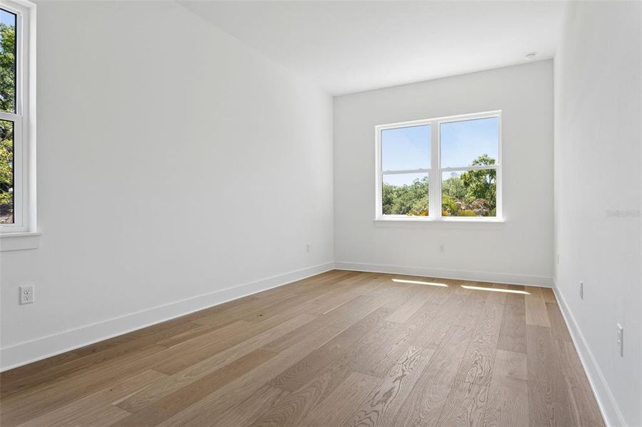 Spacious, unfurnished interior of a new home in , Tampa (Image 33).