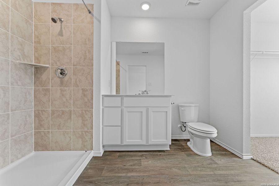 Furnished interior view inside a new home in Avenida, Converse (Image 6).