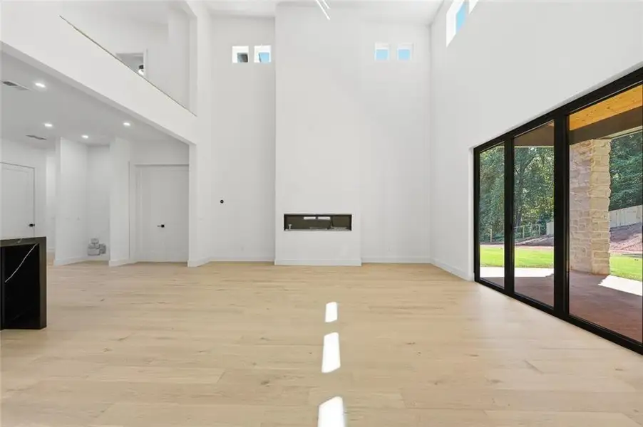 Spacious, unfurnished interior of a new home in , Gainesville (Image 23).