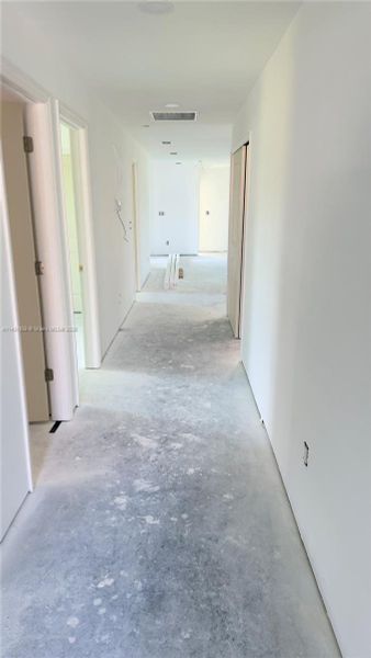 Spacious, unfurnished interior of a new home in , Fort Myers (Image 20).