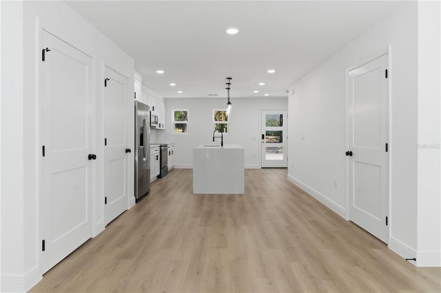 Spacious, unfurnished interior of a new home in , Altamonte Springs (Image 9).