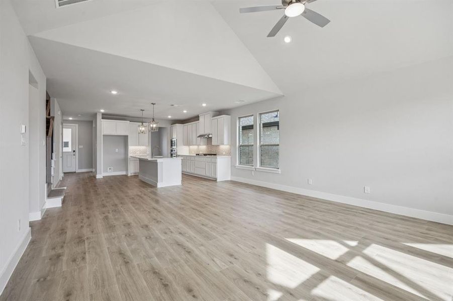 Spacious, unfurnished interior of a new home in Dove Hollow, Waxahachie (Image 17). Spacious, unfurnished interior of a new home in Dove Hollow, Waxahachie (Image 17).