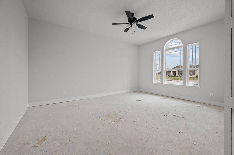 Formal Dining/Flex Room