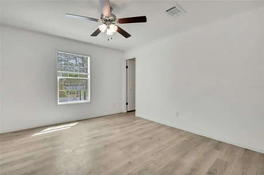 Spacious, unfurnished interior of a new home in , Homosassa (Image 14).