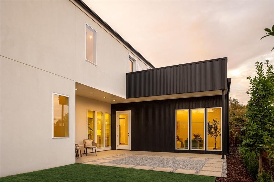 Exterior details and patio area of a home in , Dallas (Image 3).