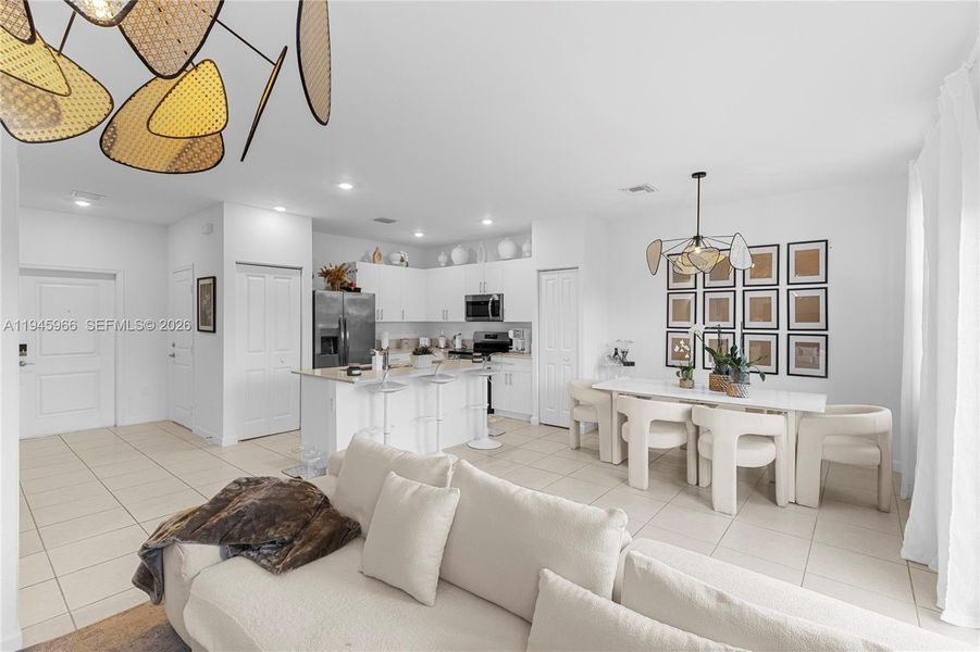 Furnished interior view inside a new home in , Coral Springs (Image 6).