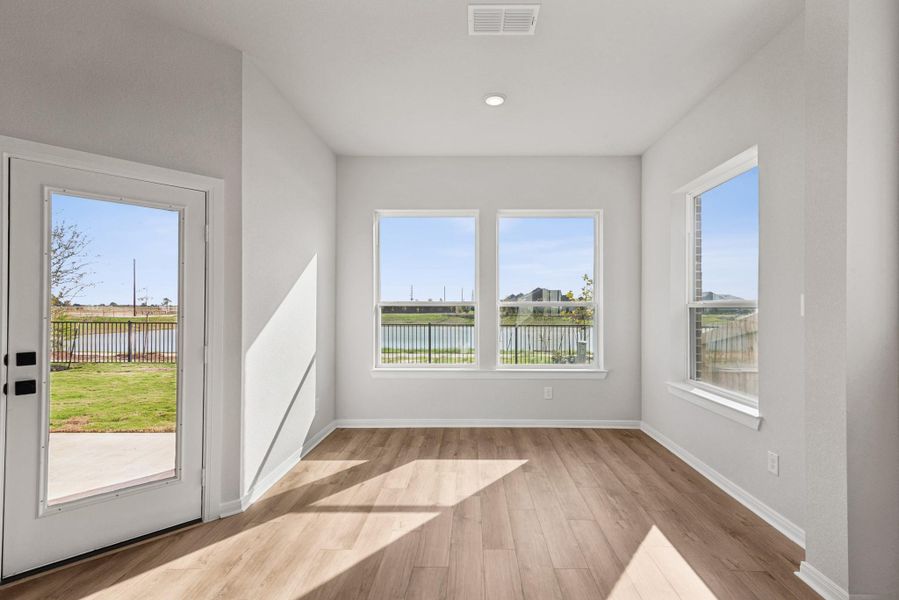 Spacious, unfurnished interior of a new home in Oakwood Estates, Waller (Image 27).