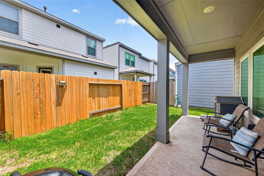Exterior details and patio area of a home in Antigua, Houston (Image 25).