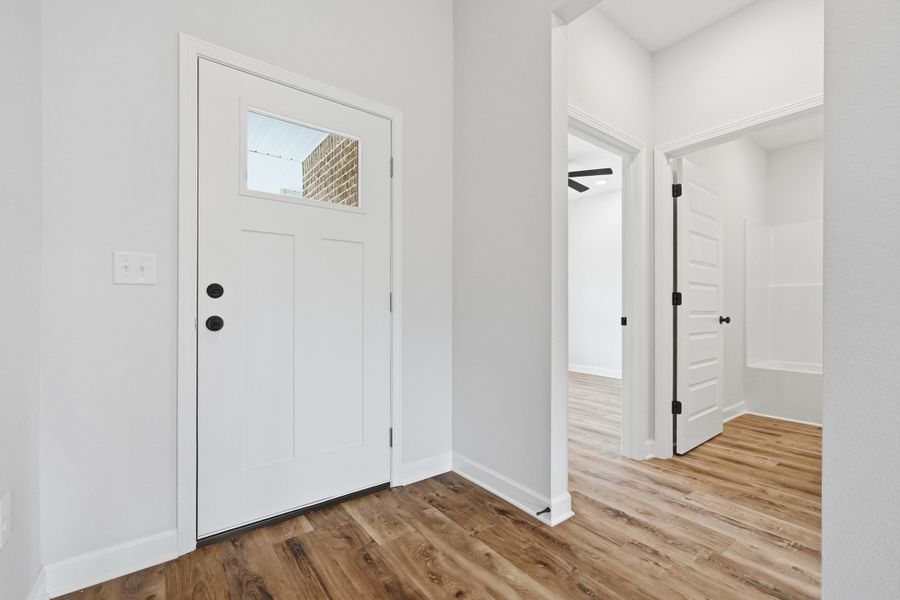 Spacious, unfurnished interior of a new home in Barton's Bend, Crestview (Image 37).