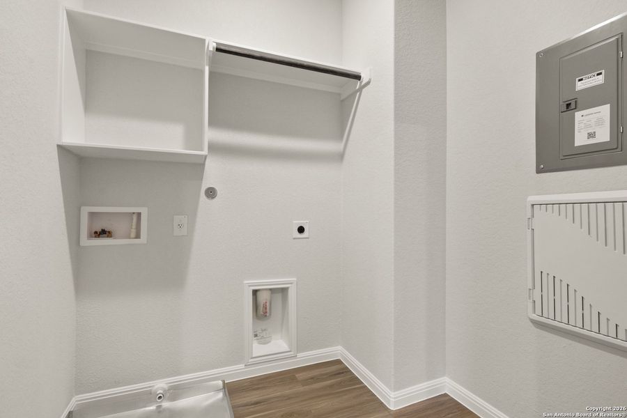 Spacious, unfurnished interior of a new home in Timber Creek, San Antonio (Image 16).