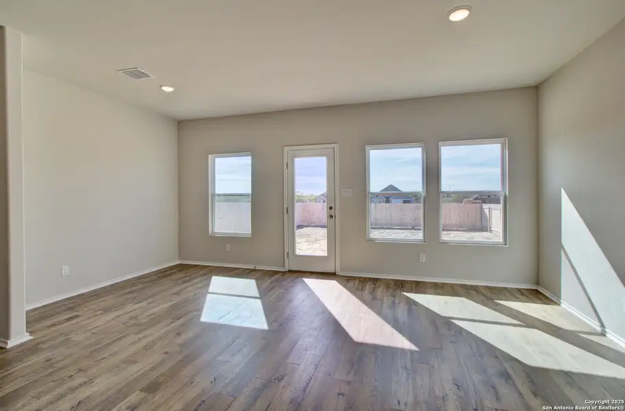 Spacious, unfurnished interior of a new home in Prairie Green, Converse (Image 8).