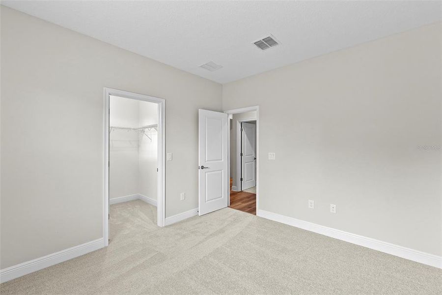 Spacious, unfurnished interior of a new home in , St. Petersburg (Image 20).