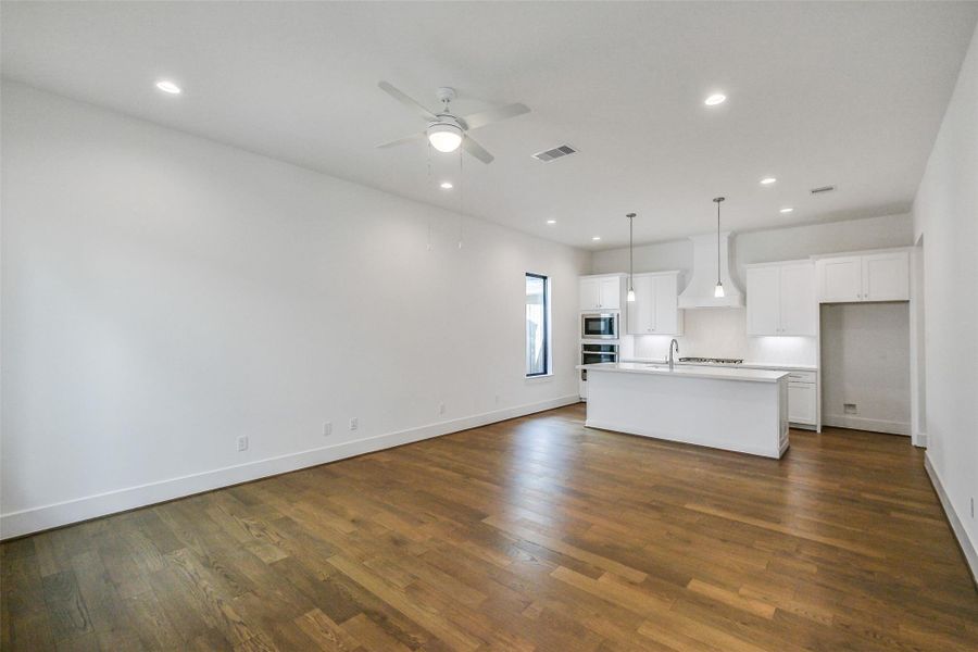 Spacious, unfurnished interior of a new home in Timbergrove Trails, Houston (Image 20).